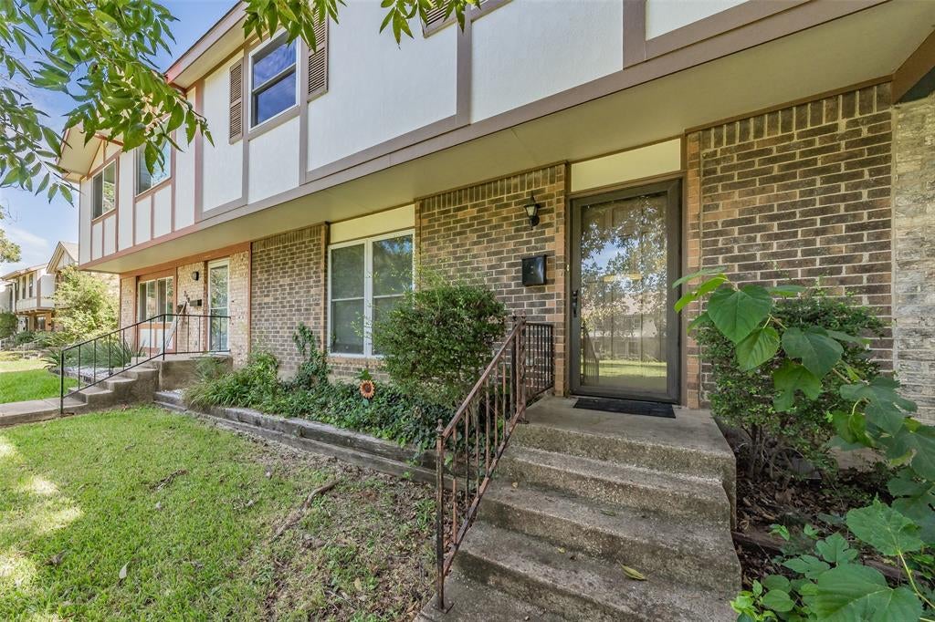 220 Westview Terrace