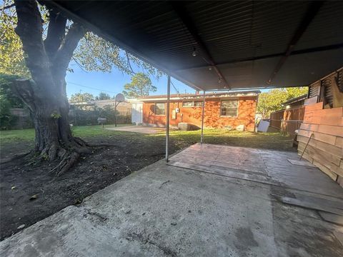 Tiny photo for 2404 Klondike Drive, Dallas, TX 75228 (MLS # 21101518)