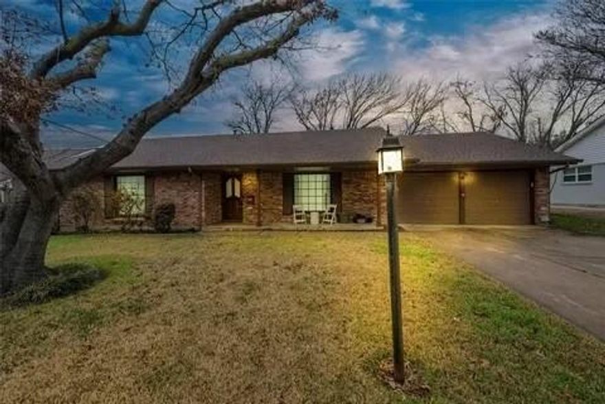 REDUCED PRICING! Motivated seller!!! Charming home on a spacious 0.24-acre lot in Fort Worth, TX with brand new HVAC. This unique property
features 3 bedrooms and 2 bathrooms and a finished area of 2,000 sq.ft with large bedrooms with many renovations. With a large lot size and a convenient location, this property offers endless possibilities for potential buyers looking to make it their own. Home also includes a reverse osmosis water filtration system. Lifetime, transferable warranty on the foundation!