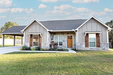 Photo of 305 Main Street, Montague, TX 76251 (MLS # 21073683)