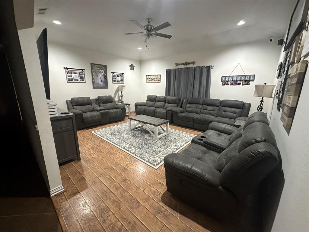 201 W Oak Street