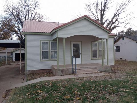 406 SE Ave H Childress TX 79201