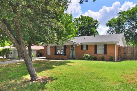 A home in Benbrook