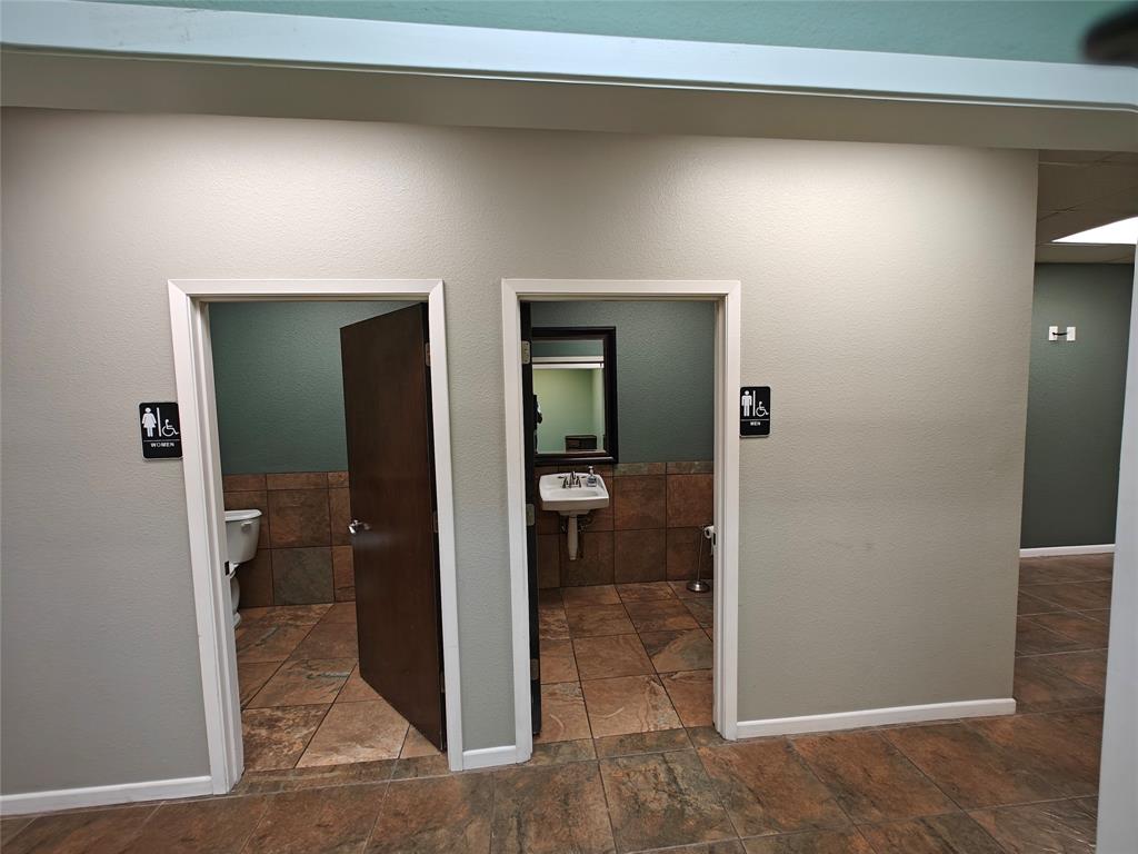 Western Hills Add Sec 5 - Commercial Lease