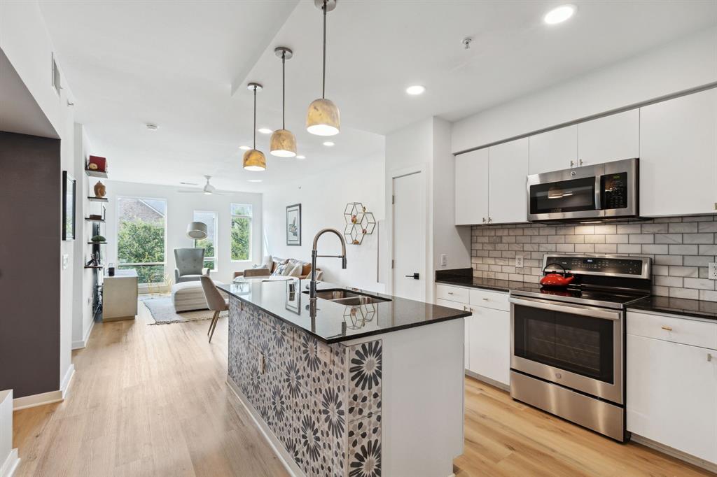 4107 Bowser Avenue 205