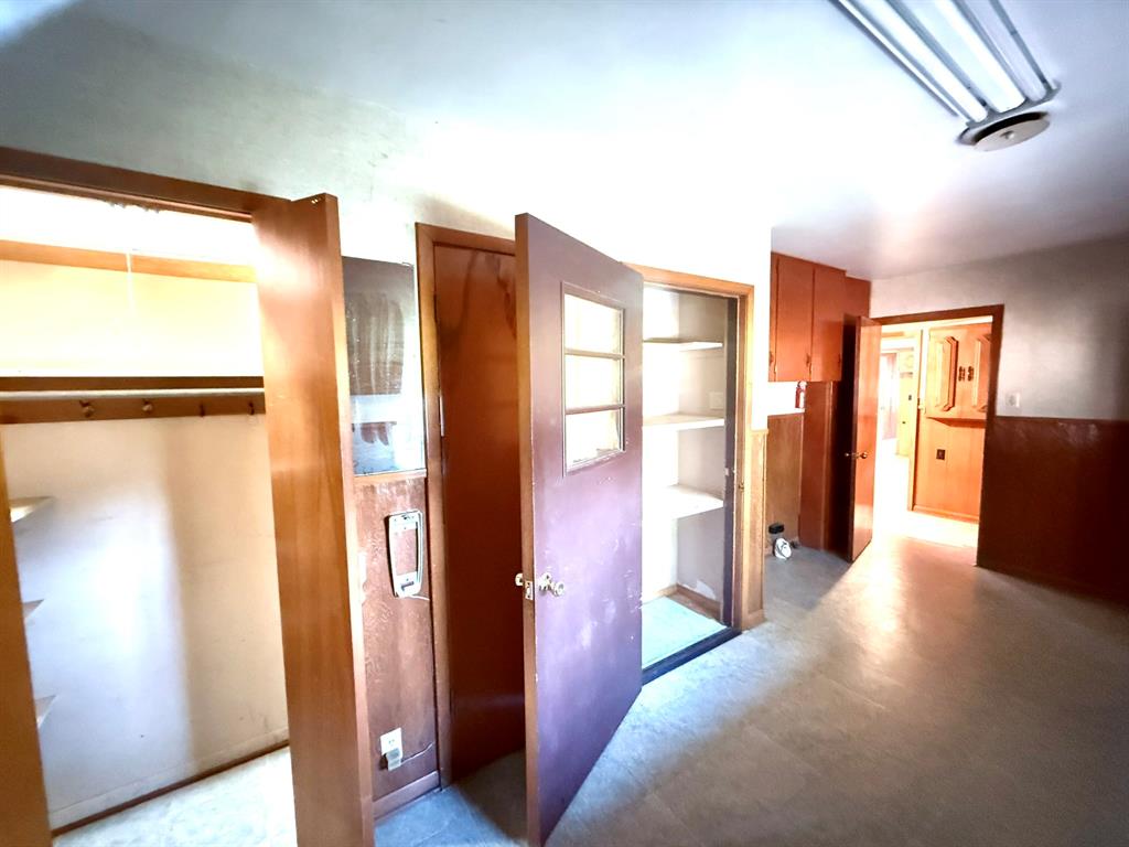 Brown Wc - Residential