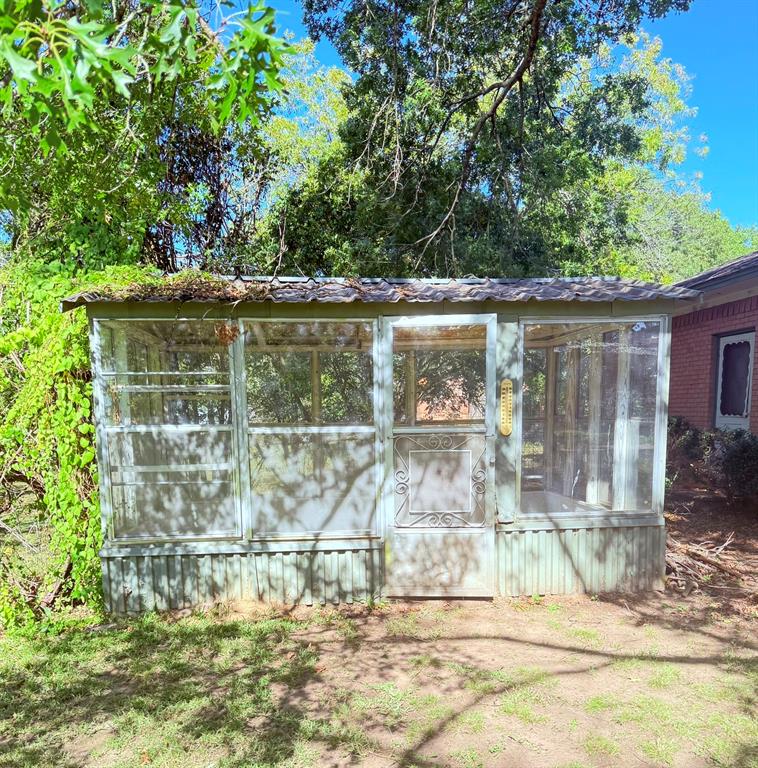 Brown Wc - Residential