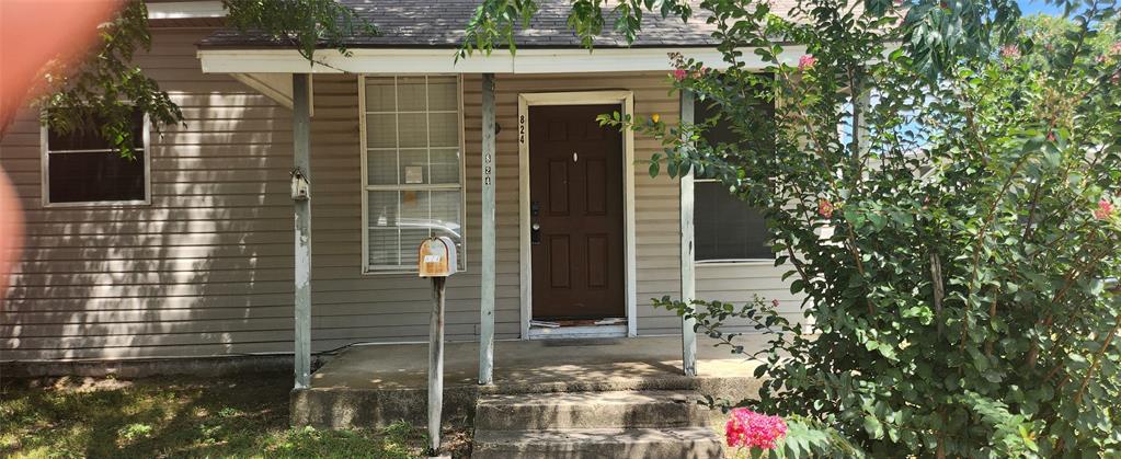 824 Carver Street