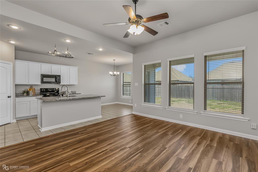 VICTORIA MEADOWS - Residential