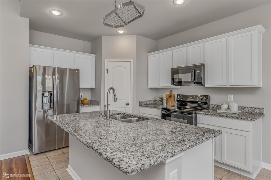 VICTORIA MEADOWS - Residential