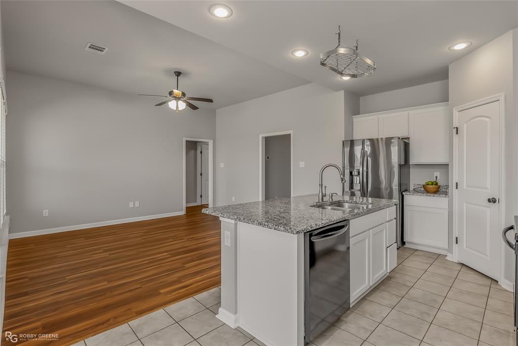 VICTORIA MEADOWS - Residential