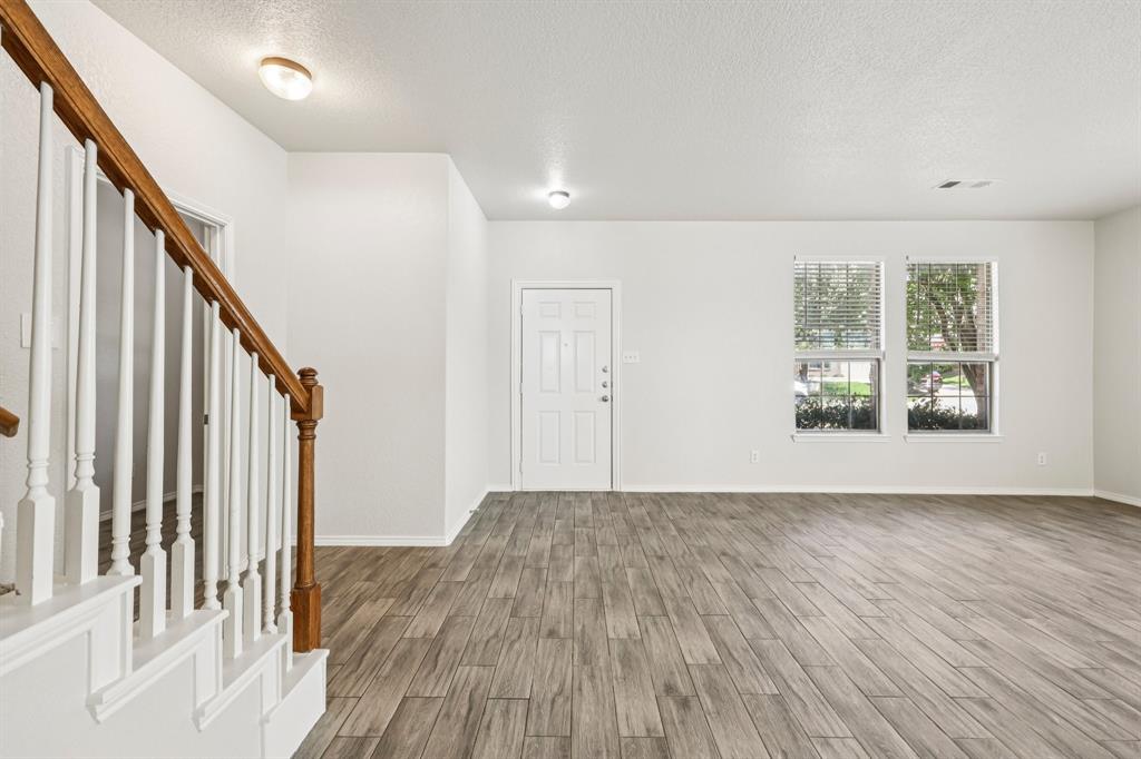533 Crown Oaks Drive