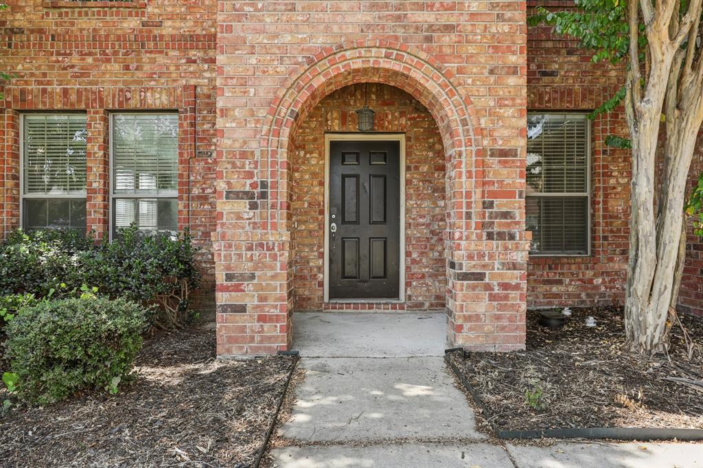 533 Crown Oaks Drive