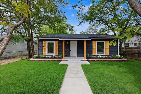 Photo of 3805 Burton AVE, Fort Worth, TX 76105 (MLS # 21420988)