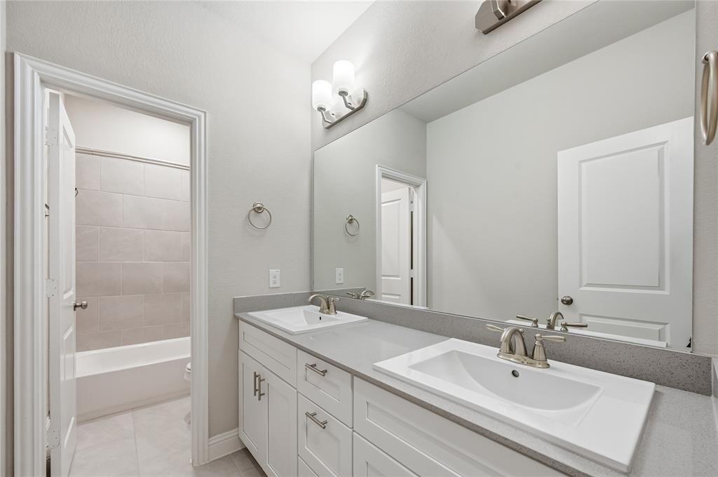 Farmers Branch, Texas 75234, United States, 4 Bedrooms Bedrooms, ,3 BathroomsBathrooms,Residential,Active,235996