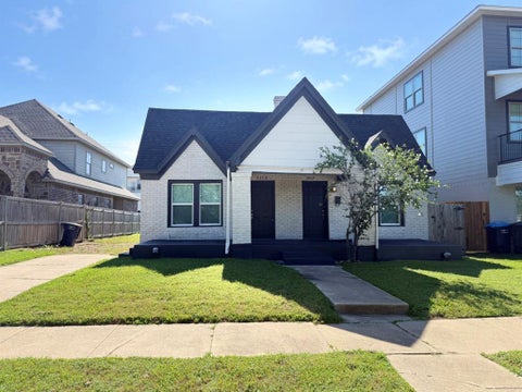 Photo of 3114 Frazier Avenue, Fort Worth, TX 76110 (MLS # 21407474)