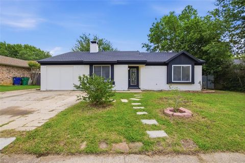 Photo of 5644 Santa Fe Trail, Haltom City, TX 76148 (MLS # 21254063)