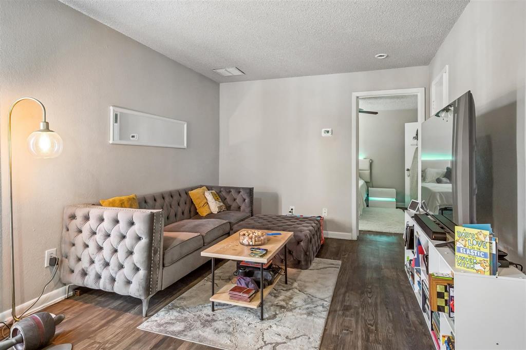 4502 Gaston Avenue 320