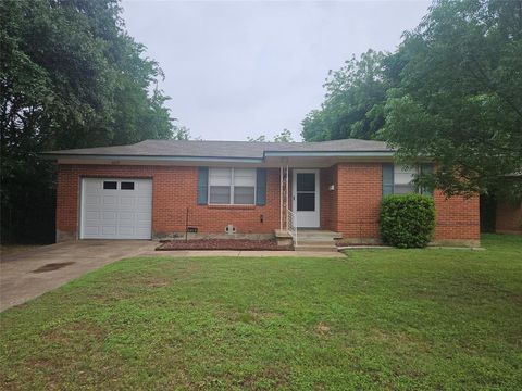 Photo of 6419 Onyx Drive N, North Richland Hills, TX 76180 (MLS # 21257977)