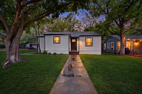 Photo of 1103 N Sherman Street, Ennis, TX 75119 (MLS # 21250136)