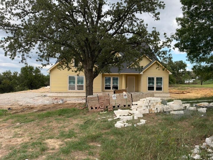 Photo 1 of 12 — 124 Oak Grove Way, Springtown, TX 76082