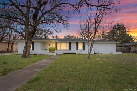 2416 Lake Air Drive Waco TX 76710