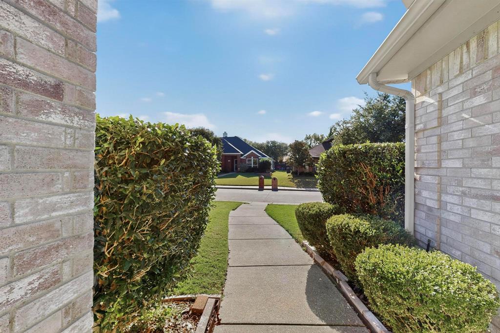 1911 Random Oaks Drive