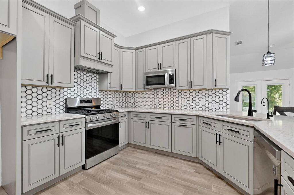 1911 Random Oaks Drive