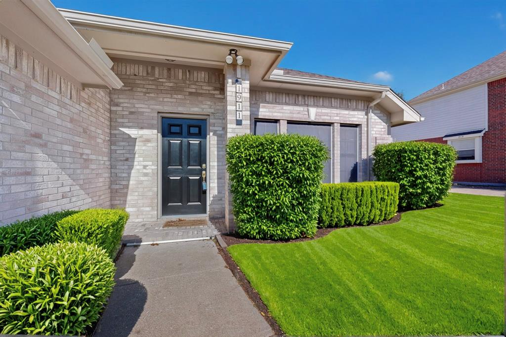 1911 Random Oaks Drive