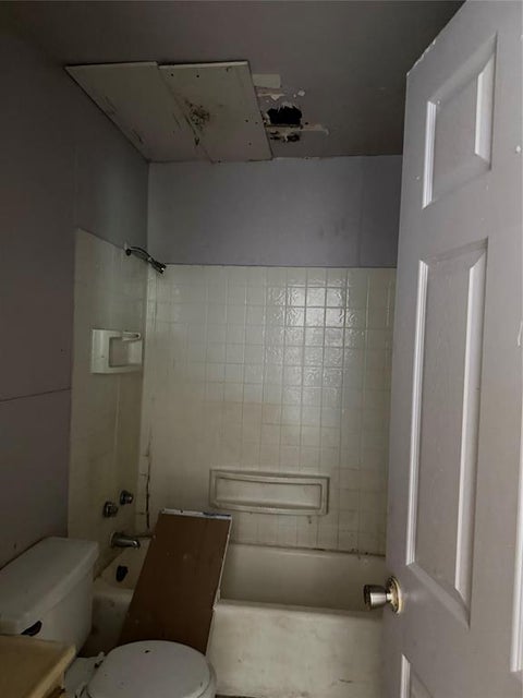 Tiny photo for 4916 Rightway Avenue, Shreveport, LA 71108 (MLS # 21396989)