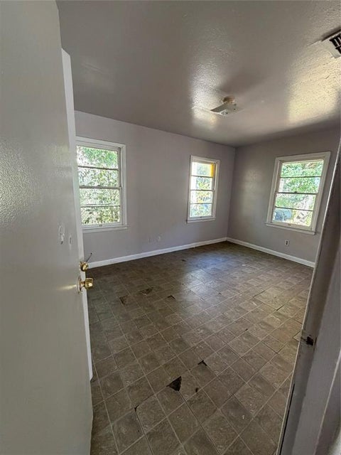 Tiny photo for 4916 Rightway Avenue, Shreveport, LA 71108 (MLS # 21396989)