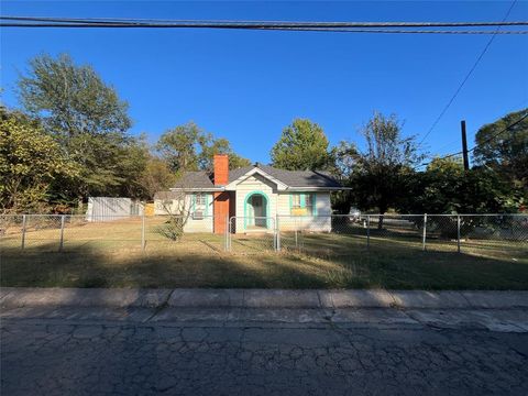 Photo of 404 17th ST NE, Paris, TX 75460 (MLS # 21094112)