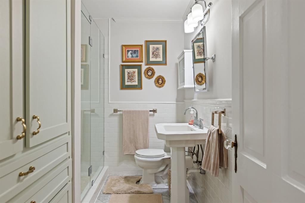 Wilshire Heights - Residential