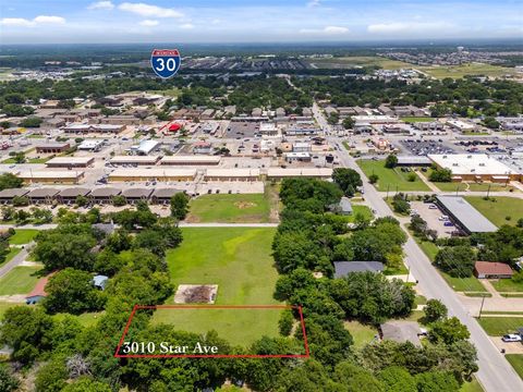Photo of 3010 Star Avenue, Greenville, TX 75402 (MLS # 21297104)