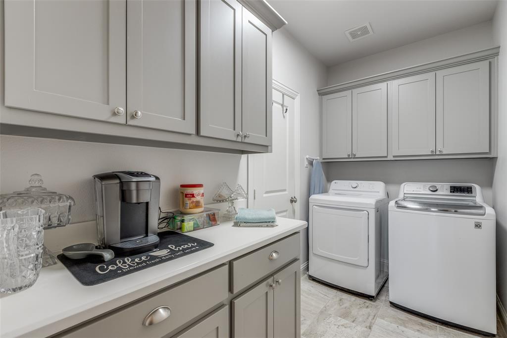 Courtyard On The Creek - Residential