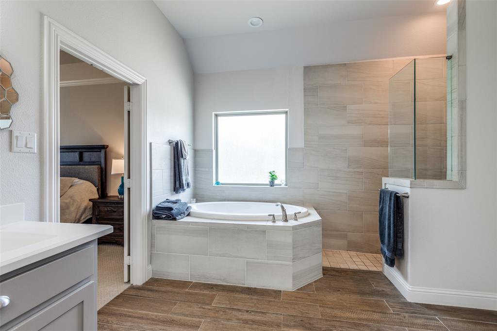 Courtyard On The Creek - Residential