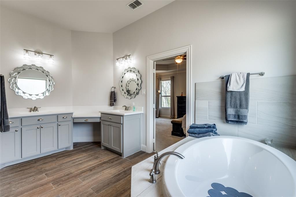 Courtyard On The Creek - Residential