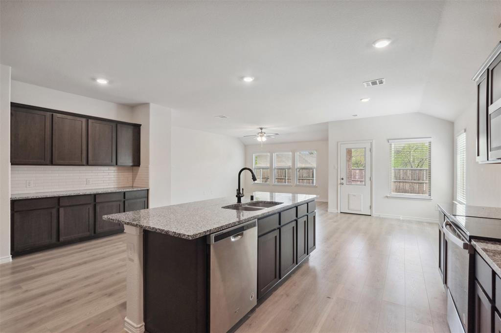 Anna, Texas 75409, United States, 4 Bedrooms Bedrooms, ,2 BathroomsBathrooms,Residential,Pending,110406