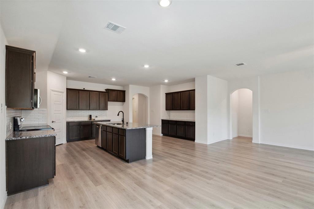 Anna, Texas 75409, United States, 4 Bedrooms Bedrooms, ,2 BathroomsBathrooms,Residential,Pending,110406