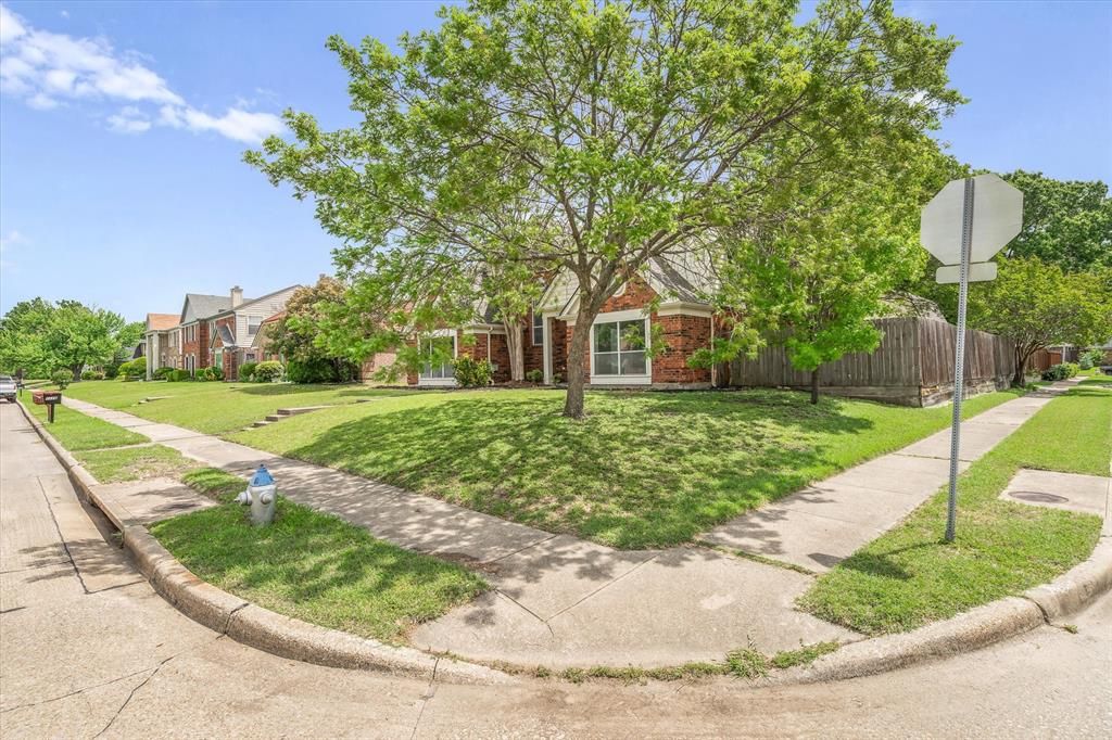 Photo of 1116 Buckeye Drive, Mesquite, TX 75181 (MLS # 21236939)