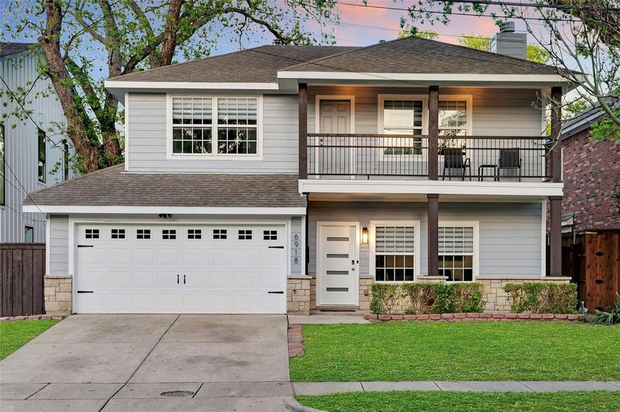 Modern Luxury near Downtown Dallas! PRME LOCATION  less than 10 mins to all of Dallas’ top sights, this newly renovated 2-story home was professionally designed and appointed with unique and stylish furnishings throughout. No detail overlooked! The home 2 living areas, a separate work station, an enormous yard with oversized gazebo and outdoor dining area, several siting areas, outdoor games and a HOT TUB. Four large bedrooms, each with attached baths and walk-in closets. Home has four Smart TV's.

AVAILABLE FOR SHORT TERM, MONTHLY RENTALS. INSURANCE AND CORPORATE LEASES WELCOME.