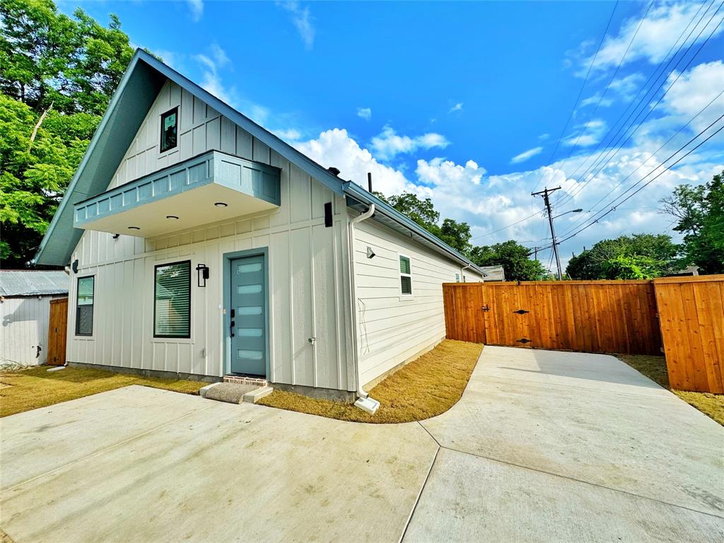 2916 Hemphill Street