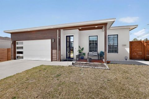 Photo of 3889 Sam Circle, Dallas, TX 75233 (MLS # 21212608)