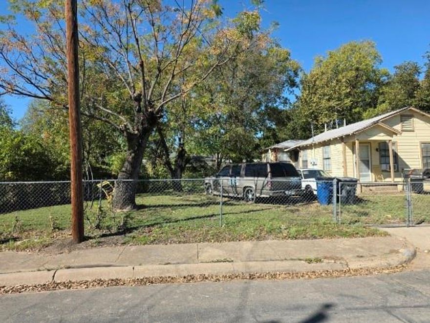 Great investment opportunity,  duplex 1 bedroom 1 bathroom on both sides with long-term tenants. Bonus, the seller is selling the adjacent lot (4521 Canal St)  0.0633 of an acre as a package.