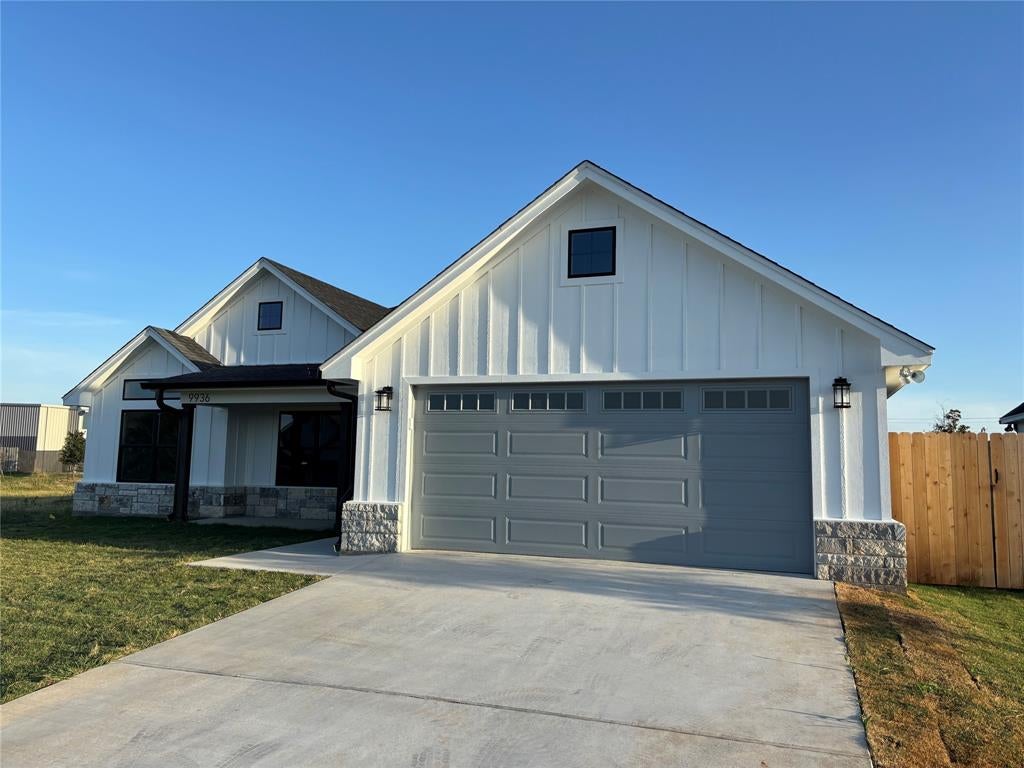 9936 Bridlewood Lane