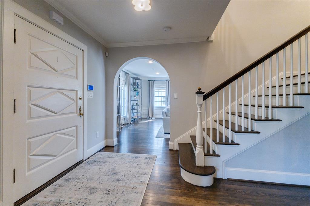 6908 Lakeshore Drive