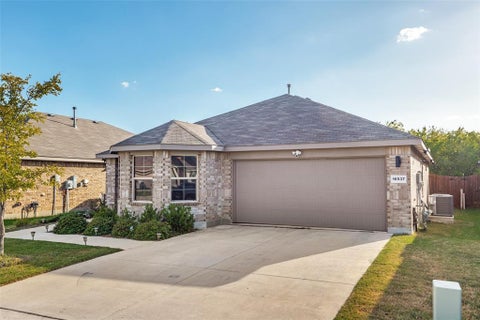 Photo of 16537 White Fish Lane, Justin, TX 76247 (MLS # 21385507)