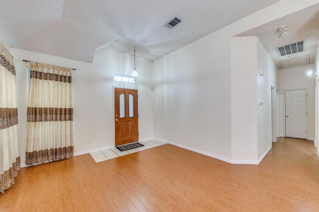 817 Parkview Circle