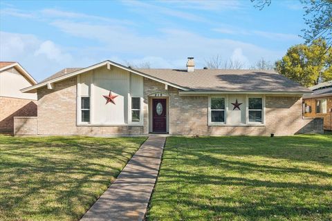 Photo of 219 Running Brook Lane, Mesquite, TX 75149 (MLS # 21203183)