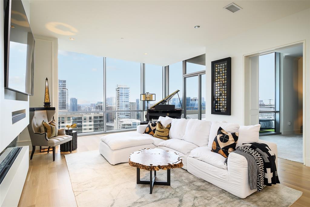 2200 Victory Avenue 2401